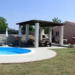Dom wakacyjny Family Friendly House With A Swimming Pool Zambratija, Umag - 14648 *